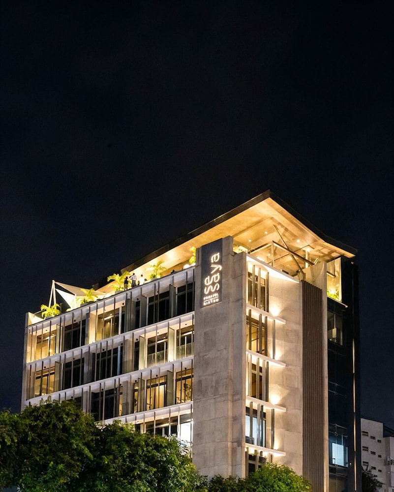 Hotel Sesaya Poshtel & Bistro - Colombo's Newest And Finest Poshtel Dorms And Rooms