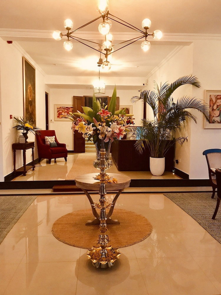 Fox Kandy By Fox Resorts- Luxury In The Mist