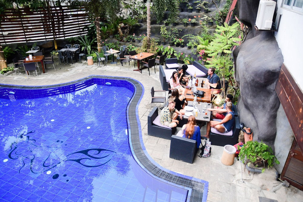 Hotel Sizzle Sports Club