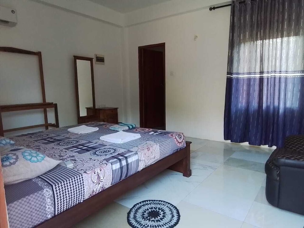 Hotel Alankuda Dolphin Village