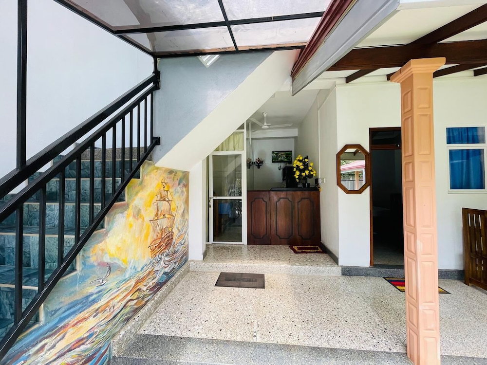 Emerald Coast Hotel Negombo