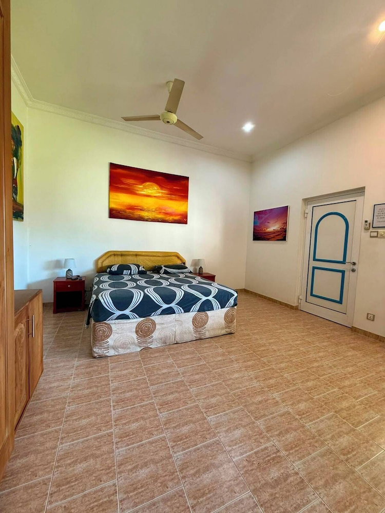 Hotel The Hilltop Boosa