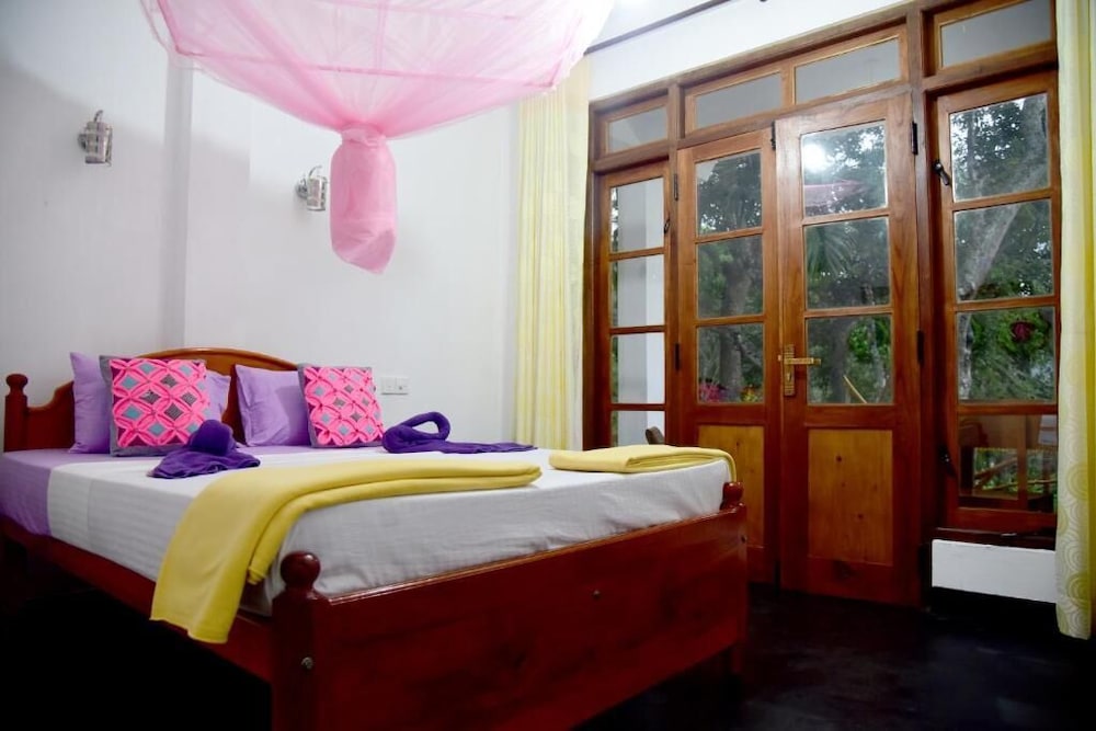 Hotel Mango Shadow Inn