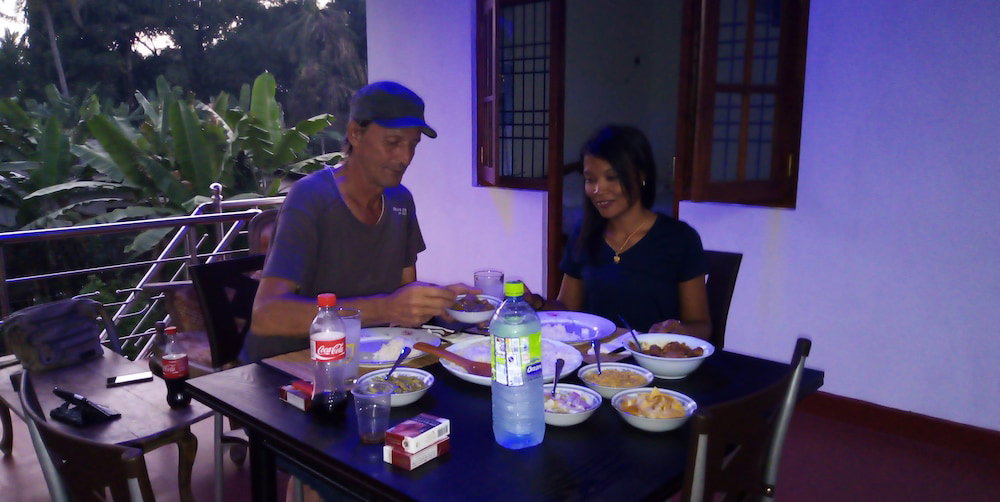 Hotel Senuri Home Stay