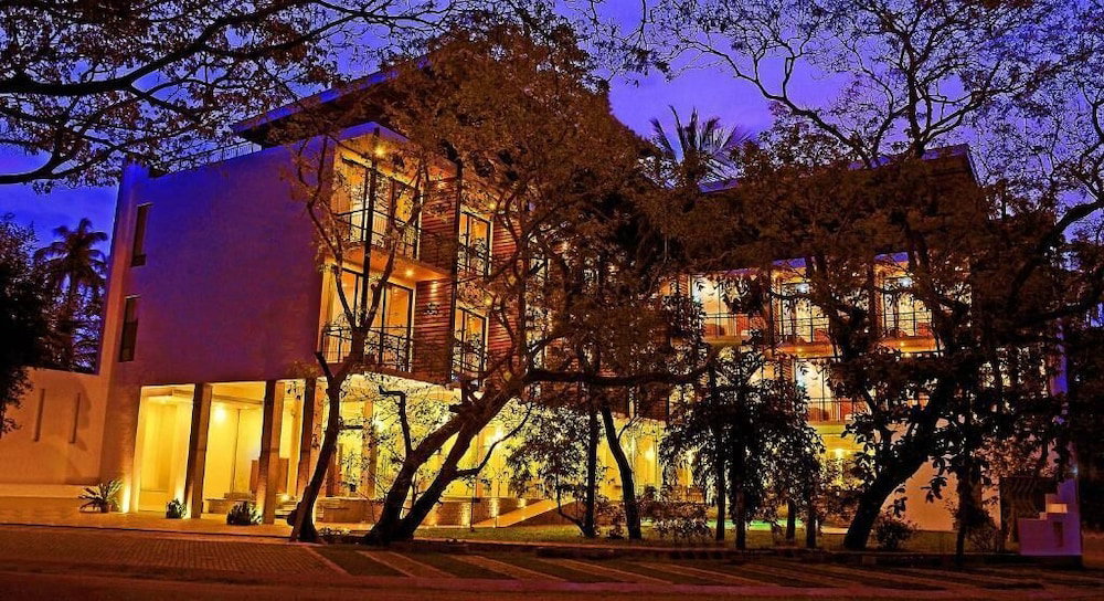 Hotel Rain Tree By Oak Ray