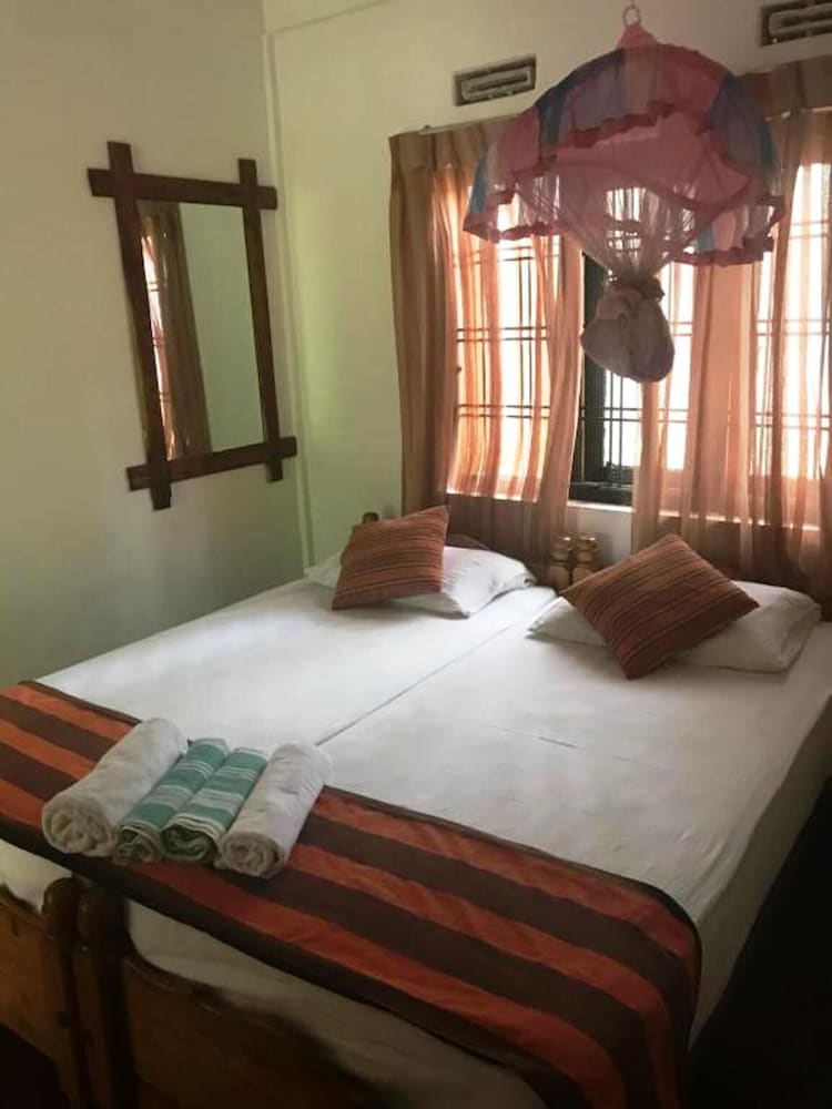 Hotel Sujatha Tourist Rest