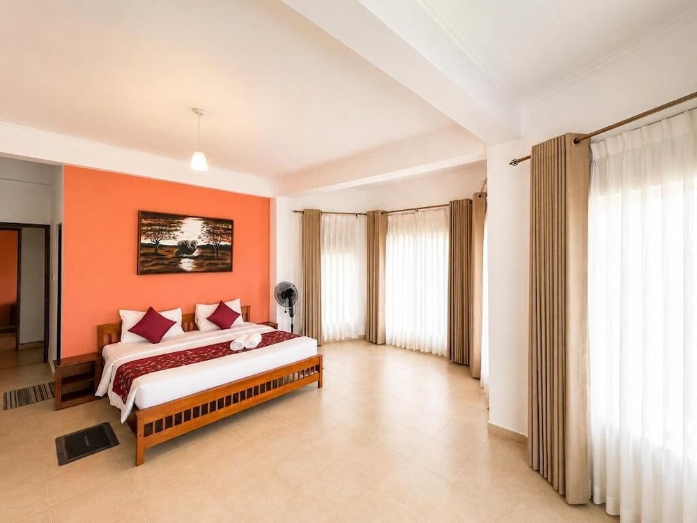Thuruliya Hotel
