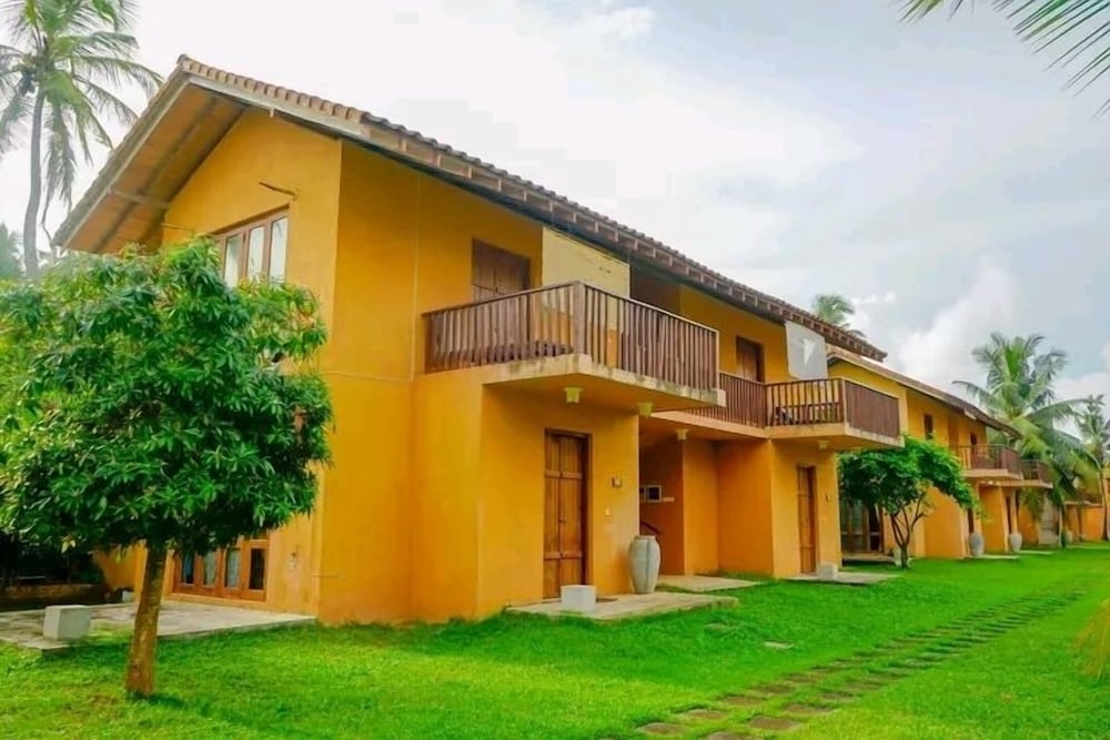 Hotel Muthumuni Ayurveda Beach Resort