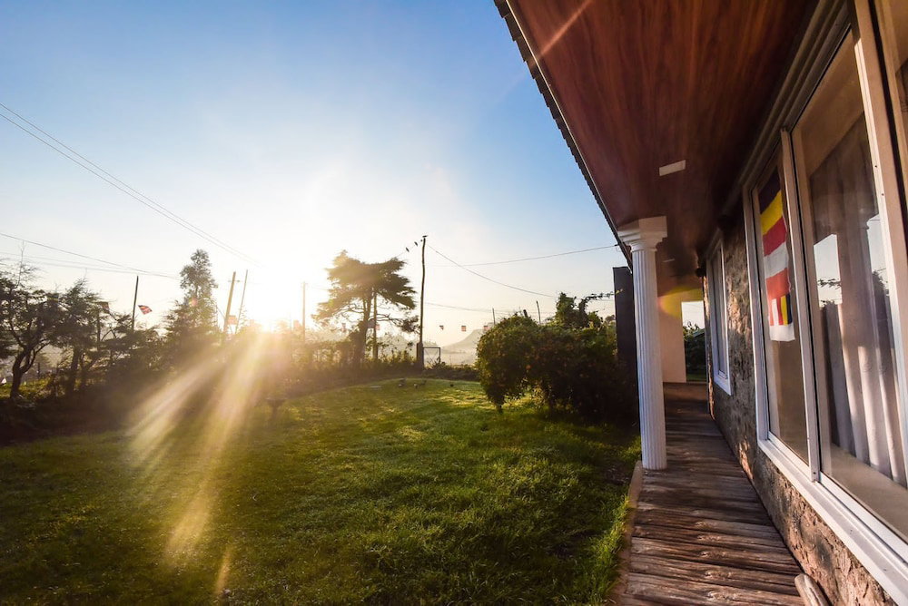 Hotel The Iris Villa