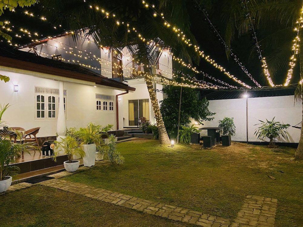 Hotel White Villa Airport Transit Hotel
