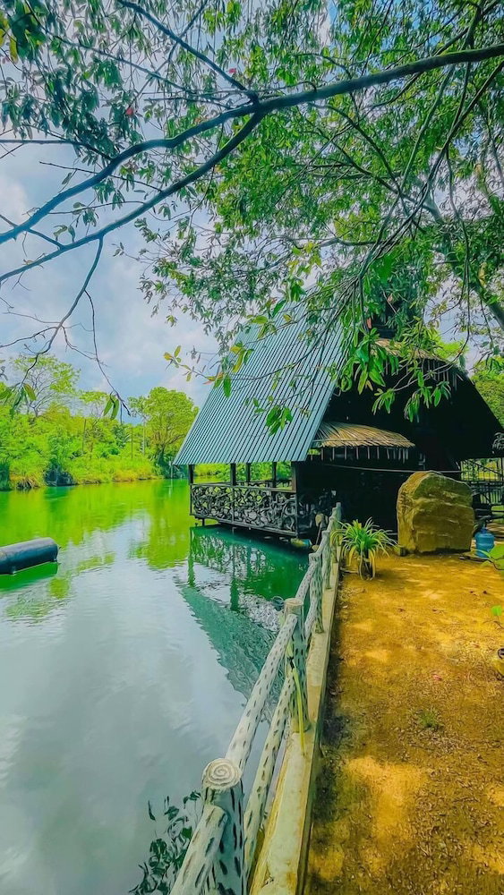 Hotel Stone Carving Resort