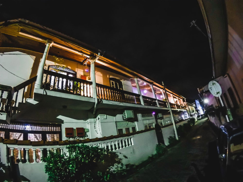 Hotel Mrs Wijenayake's Beach Haven Guest House