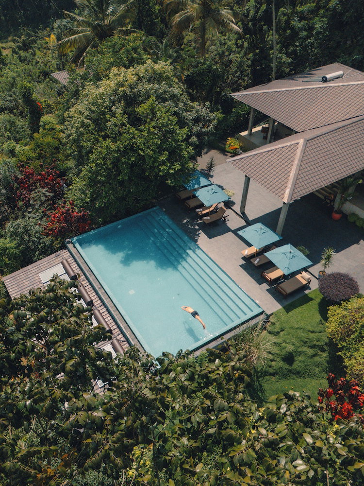 Hotel Aarunya Nature Resort & Spa