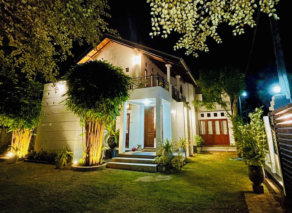 Hotel Cenreeza Airport Villa