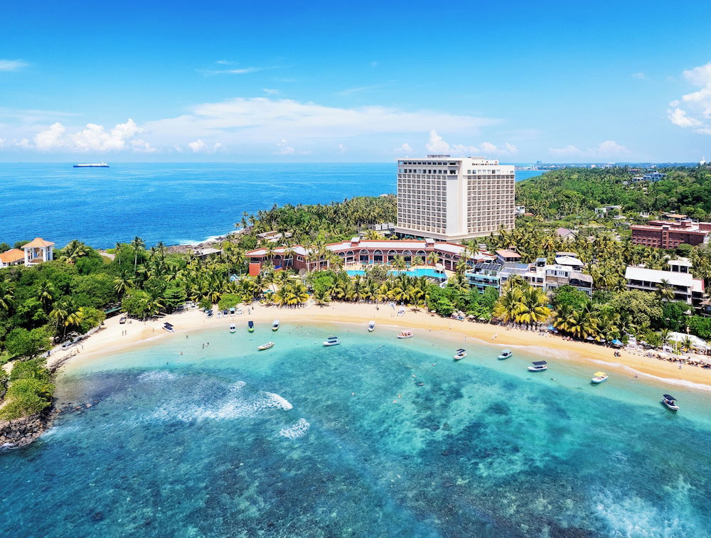 Hotel Araliya Beach Resort & Spa Unawatuna- Where You Meet The Sea All Year