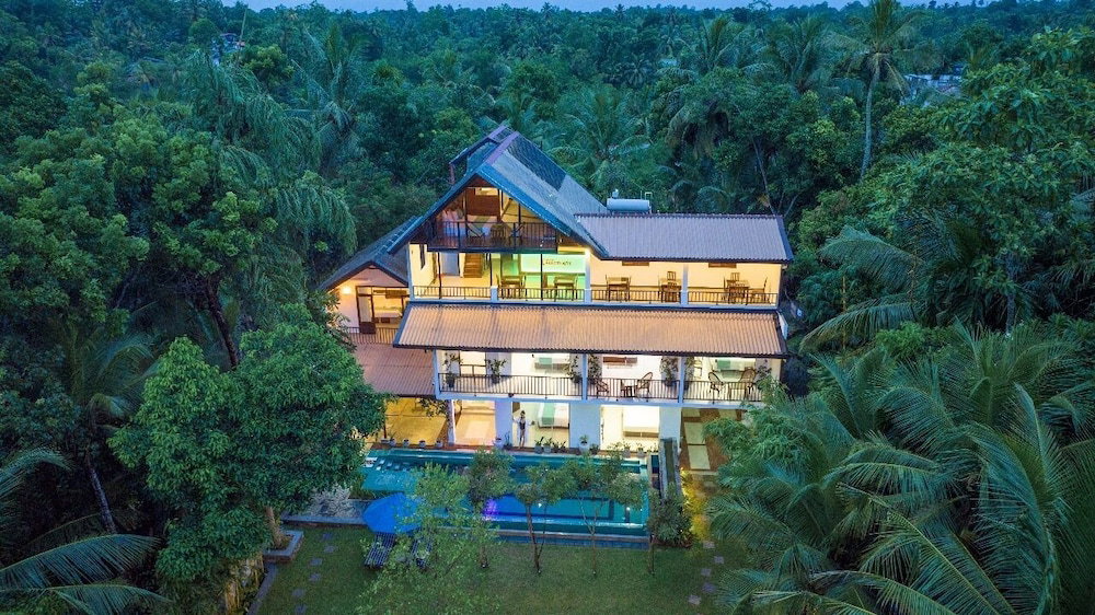 Hotel Aaradhya Madu Ganga