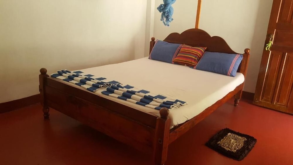 Hotel Canoe Beach Resort