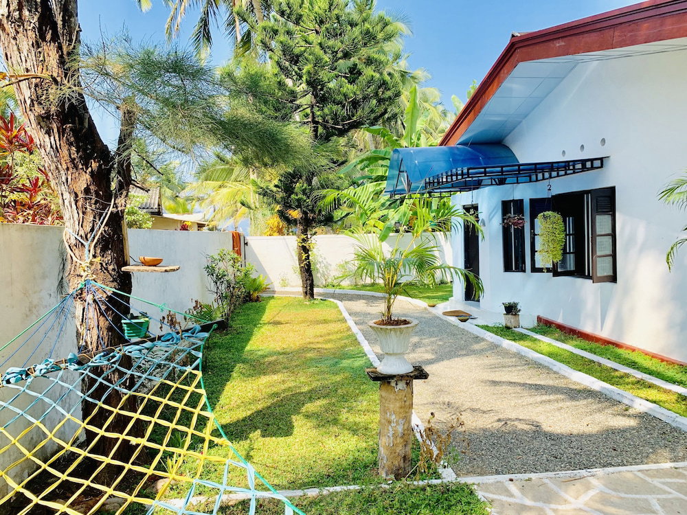 Hotel Michs Beach Villa - Maggona
