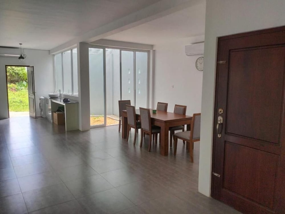 Hotel Holiday Home Srilanka
