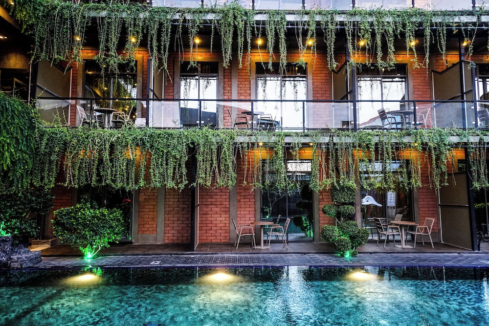 Hotel Arama Transit Hotel