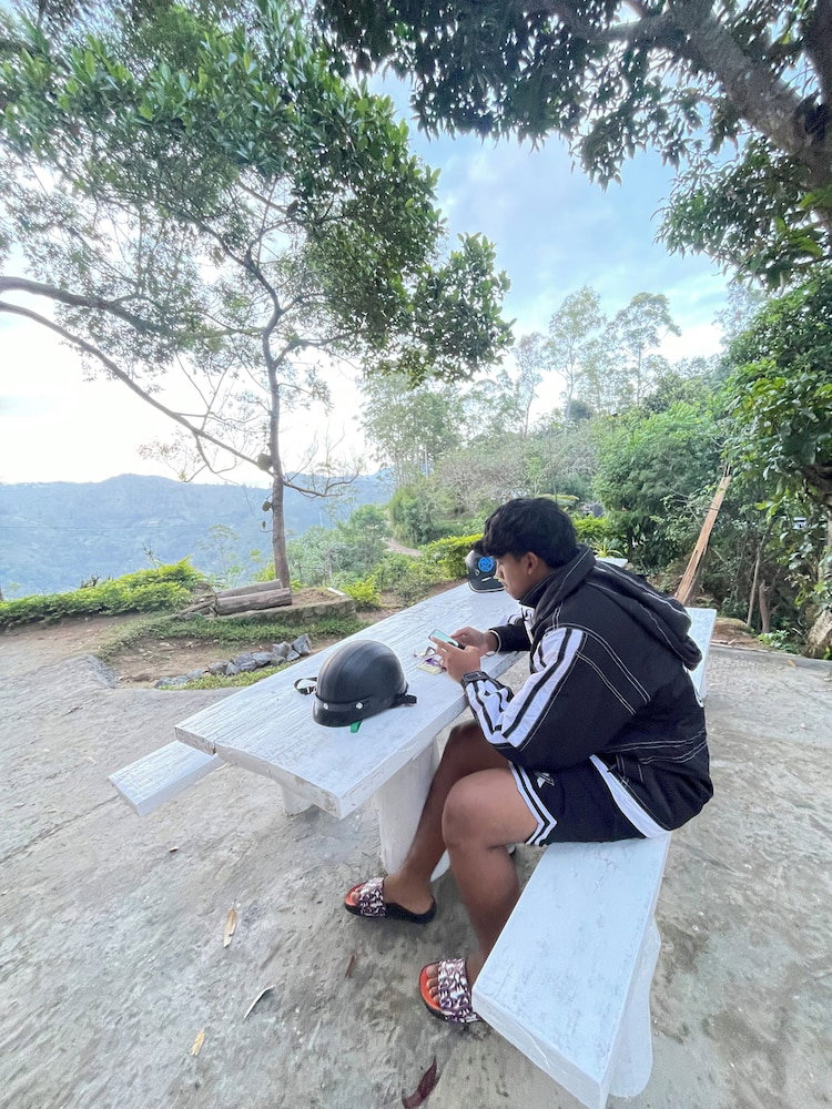 Mountain Vibe Ella
