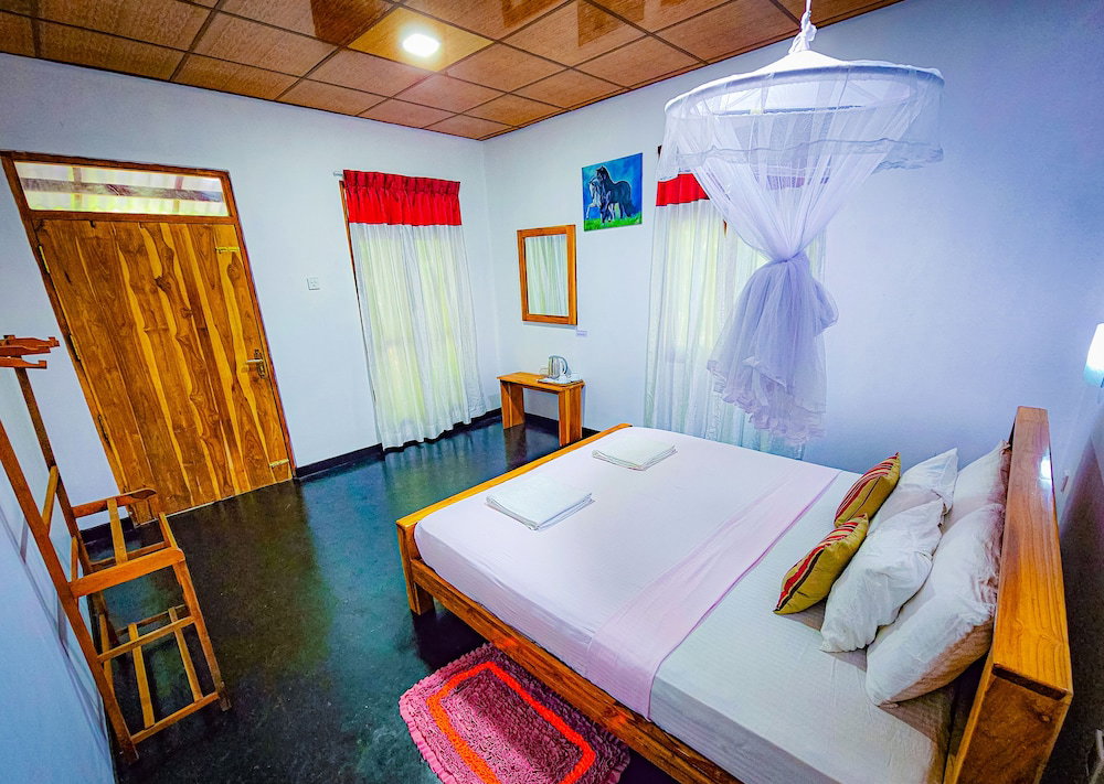 Hotel Sunbird's Home