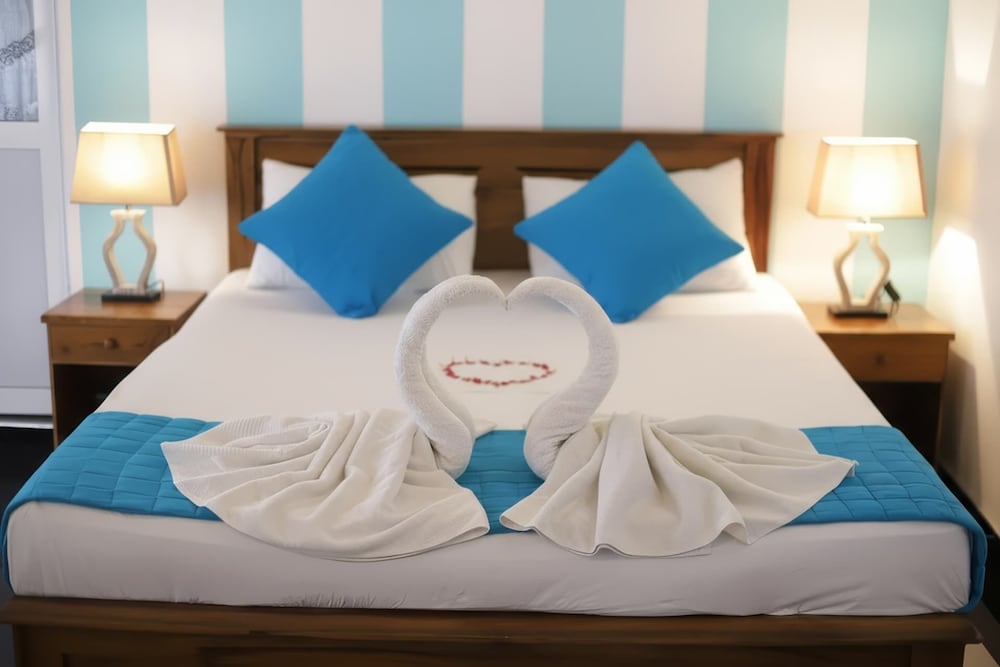 Hotel The Nilambara Lake View