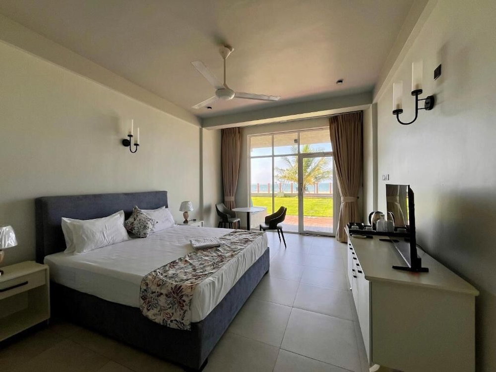 Hiru Beach Resort - Kalpitiya