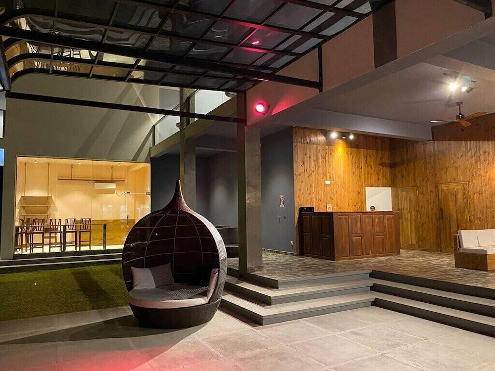 Hotel Peacock Mazzarine Hiriketiya