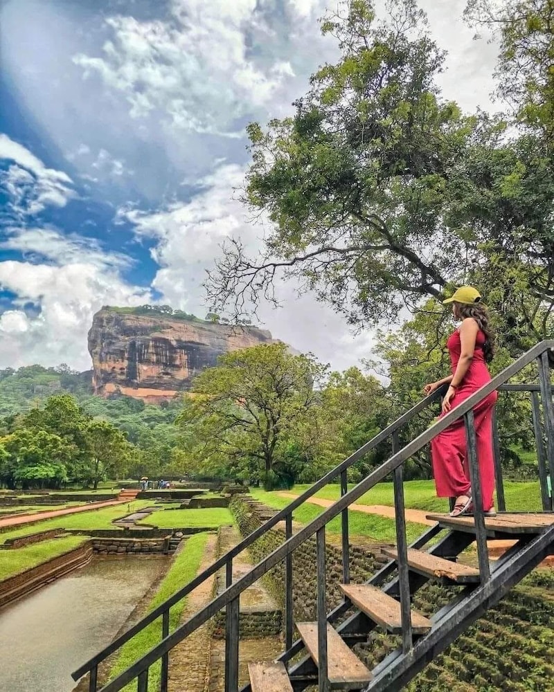 Hotel Lake Front Cottage Sigiriya