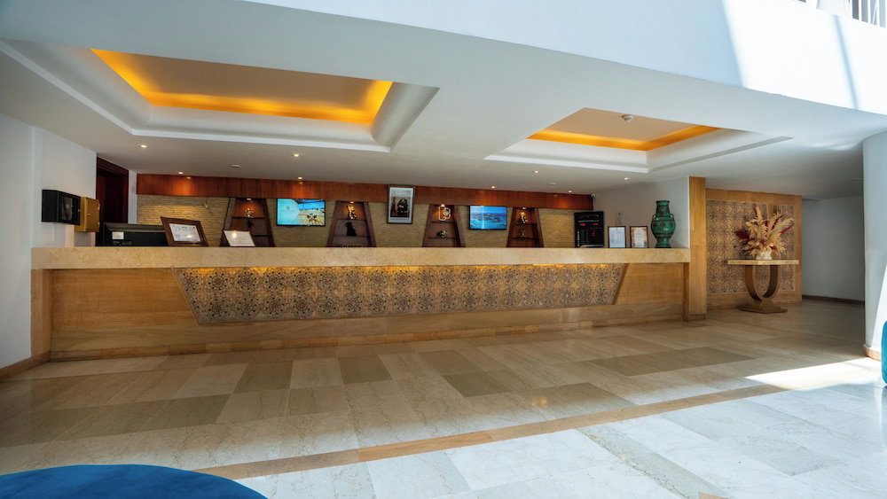 Intouriste Hôtel & Suites