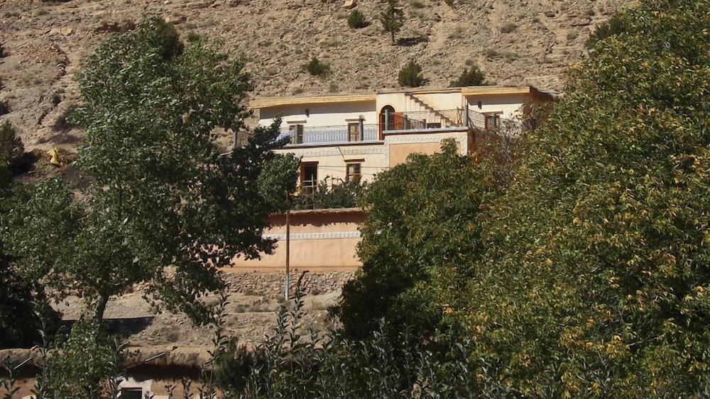 Hotel Gite Paradis D'ait Bouguemez - Hostel