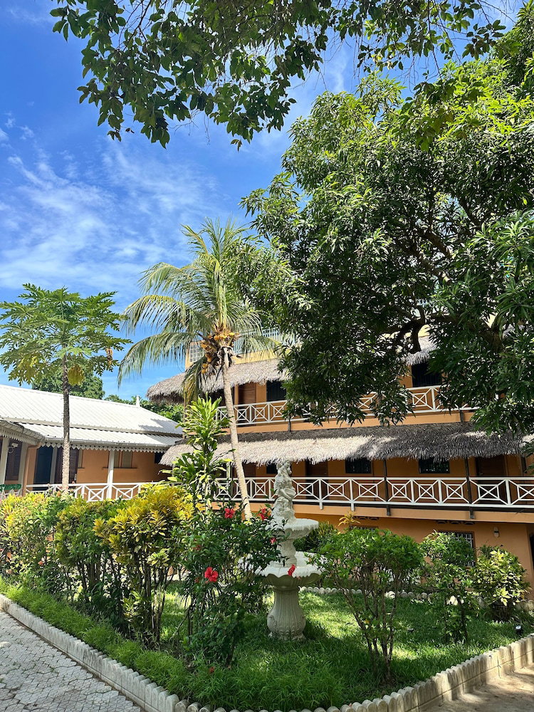 Hotel Holiday Beach Hotel