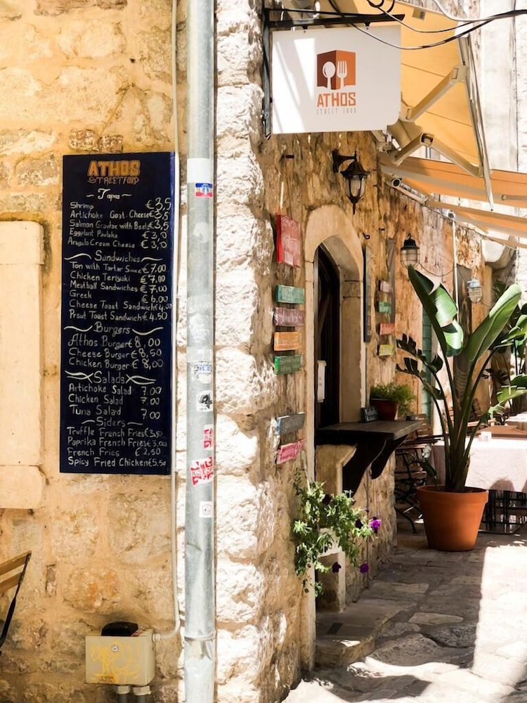 Hotel Athos Guesthouse