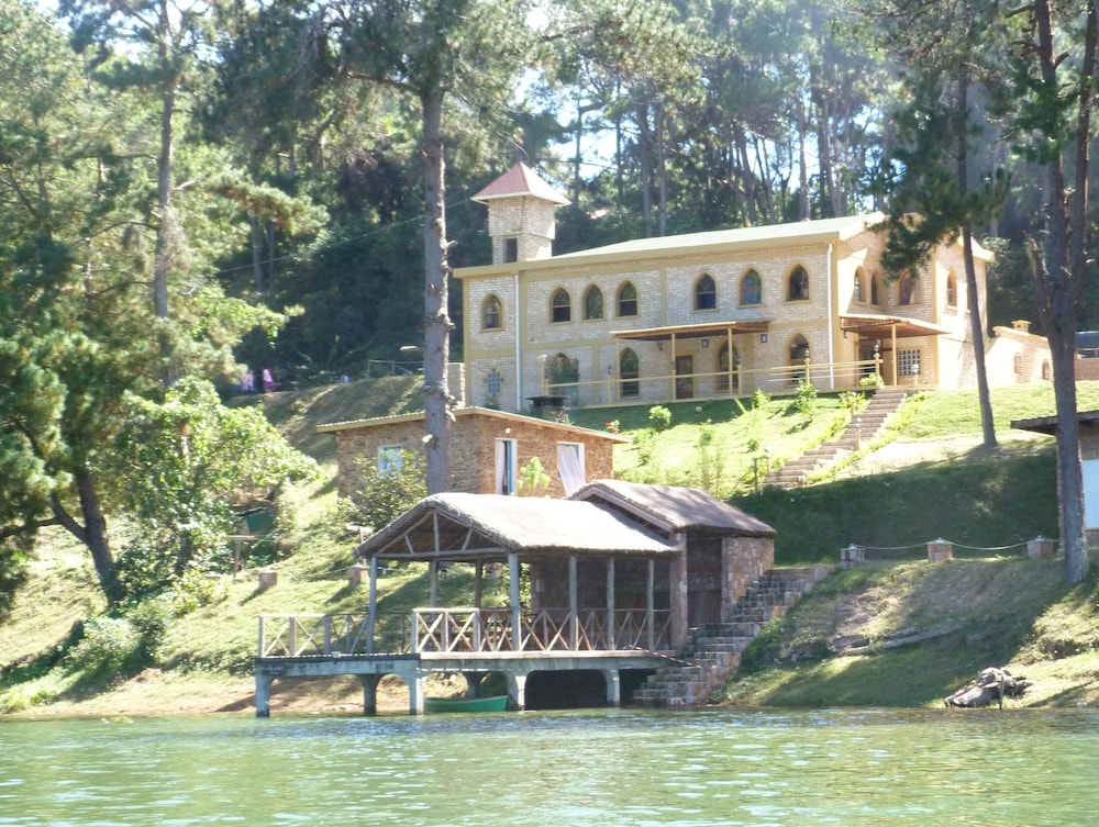 Hotel Le Chateau Du Lac