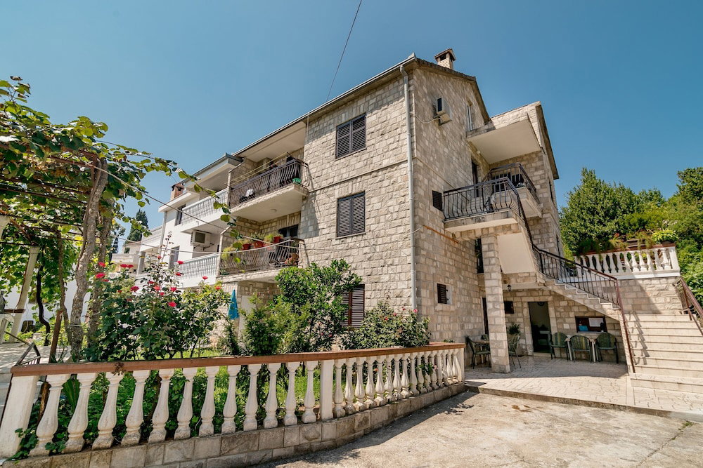 Hotel Apartments Bonaca Igalo