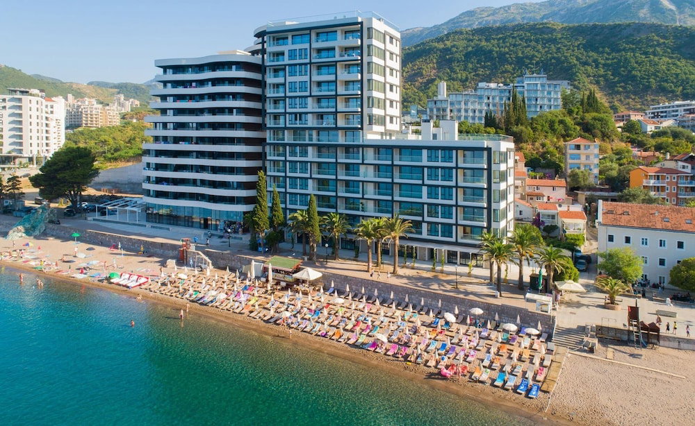 Hotel Sunraf Luxe Apartments