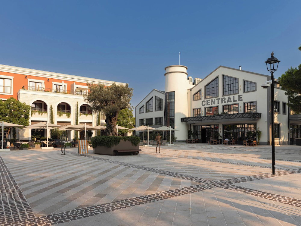 Hotel Centrale Luštica Bay By Angsana