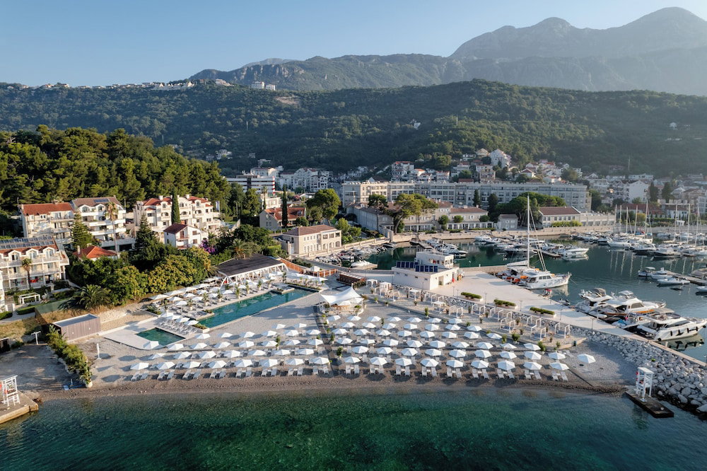 Hotel Lazure Hotel And Marina