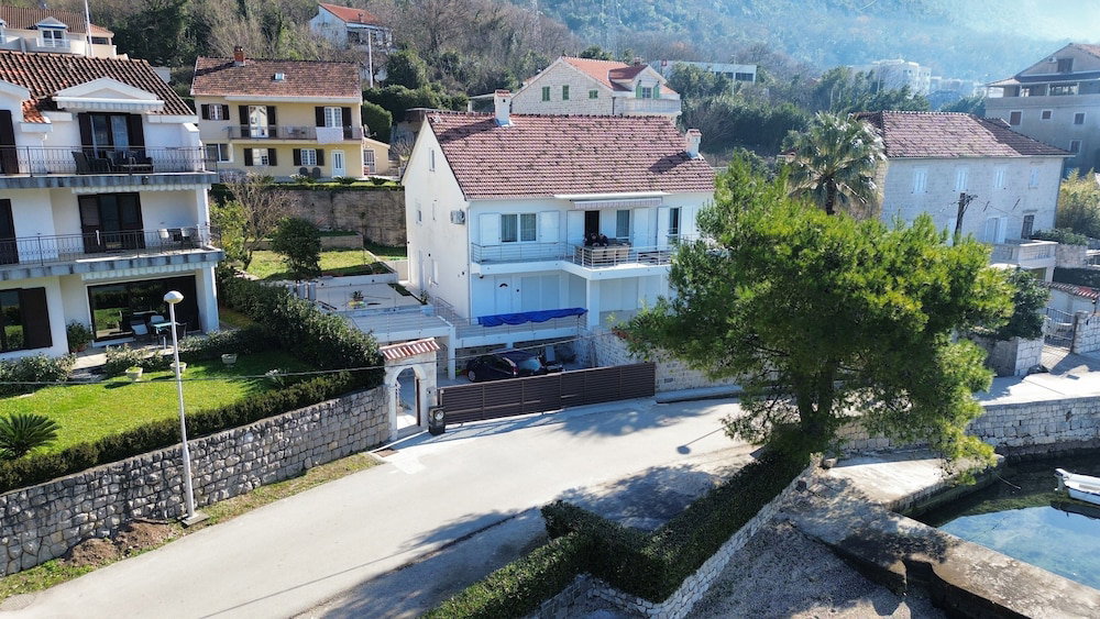 Hotel Waterfront Apartment Petrovina