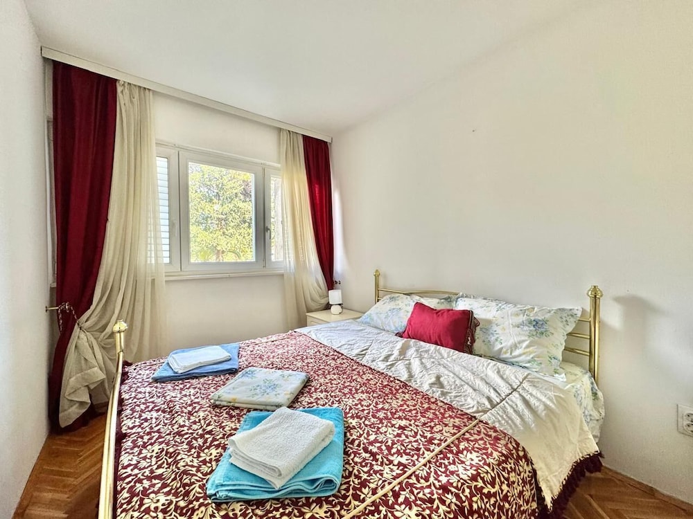 Hotel Two Bedroom Apt Near Slovenska Beach