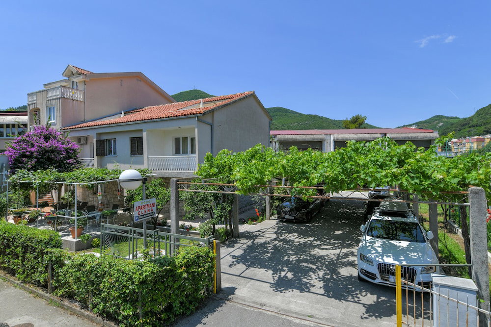 Hotel Apartments Elena