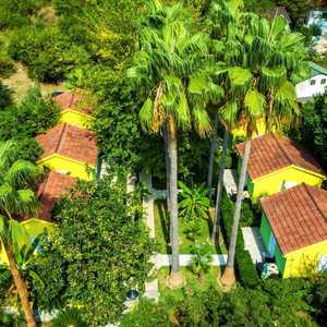 Hotel Nirvana Apartments & Auto Camp cazare Denovici