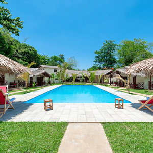 Hotel Blue Sky Resort cazare Hell-Ville