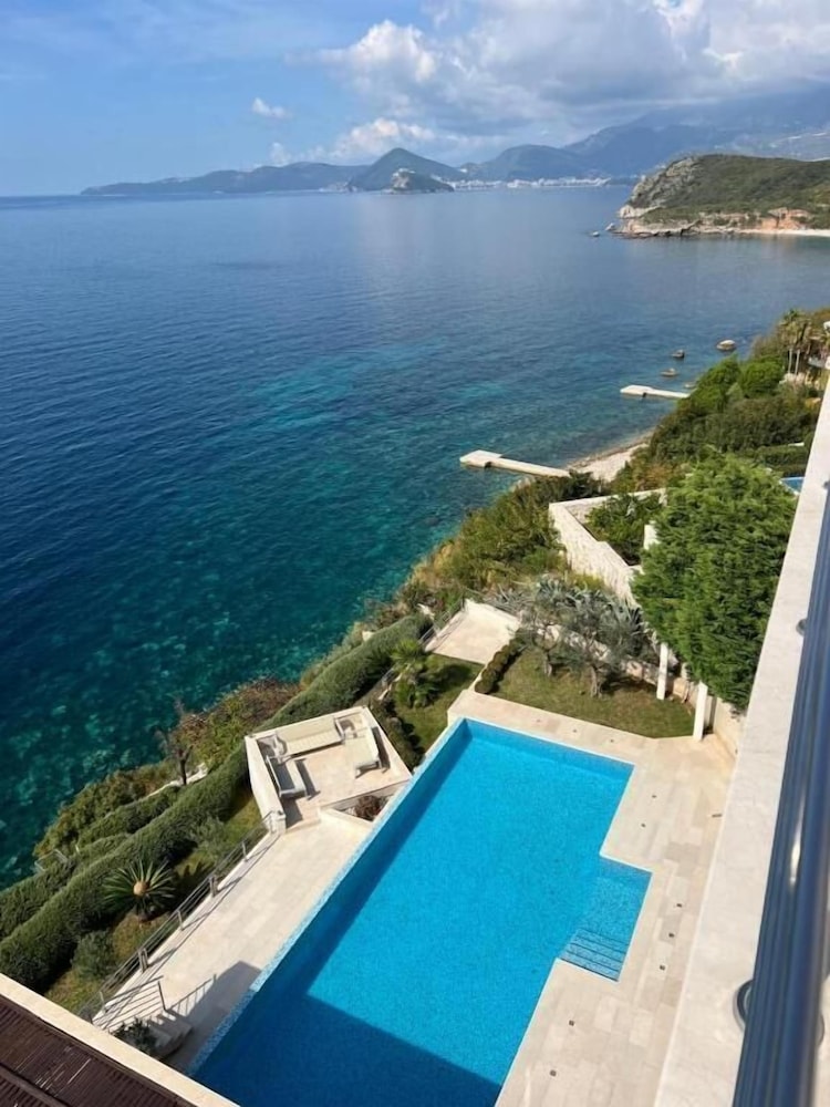 Hotel Seafront Luxury Villa Rezevici