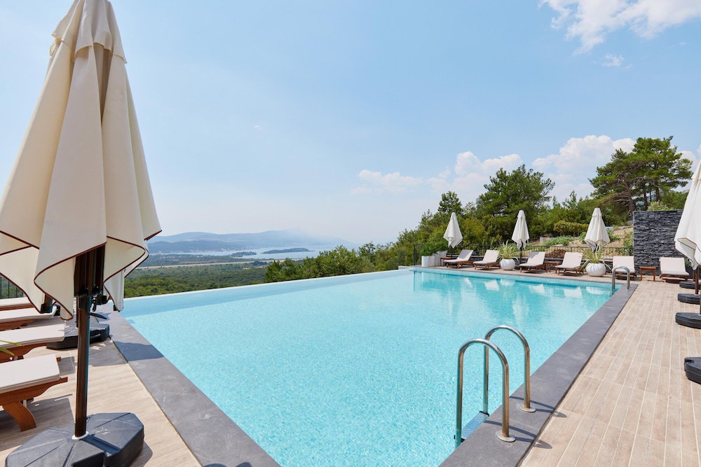 Hotel Bayview Hills Luxury Residences