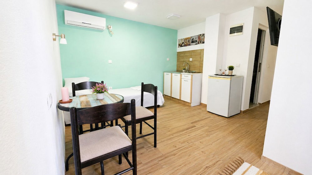 Hotel Sereni̇ta Stone House