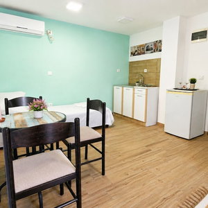 Hotel Sereni̇ta Stone House cazare Becici