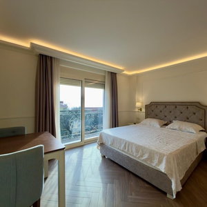 Hotel Golden Crown cazare Becici
