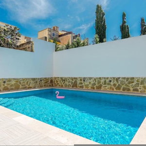 Hotel Ground Floor Maisonette With Communal Pool In Qala cazare Qala